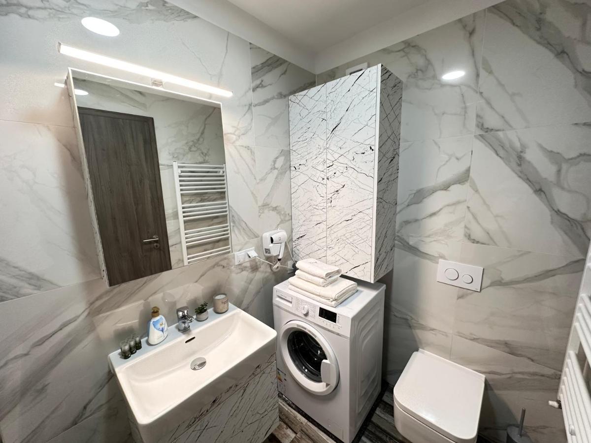 Deluxe Cozy Apartments - Coresi Mall #Brasov Luaran gambar