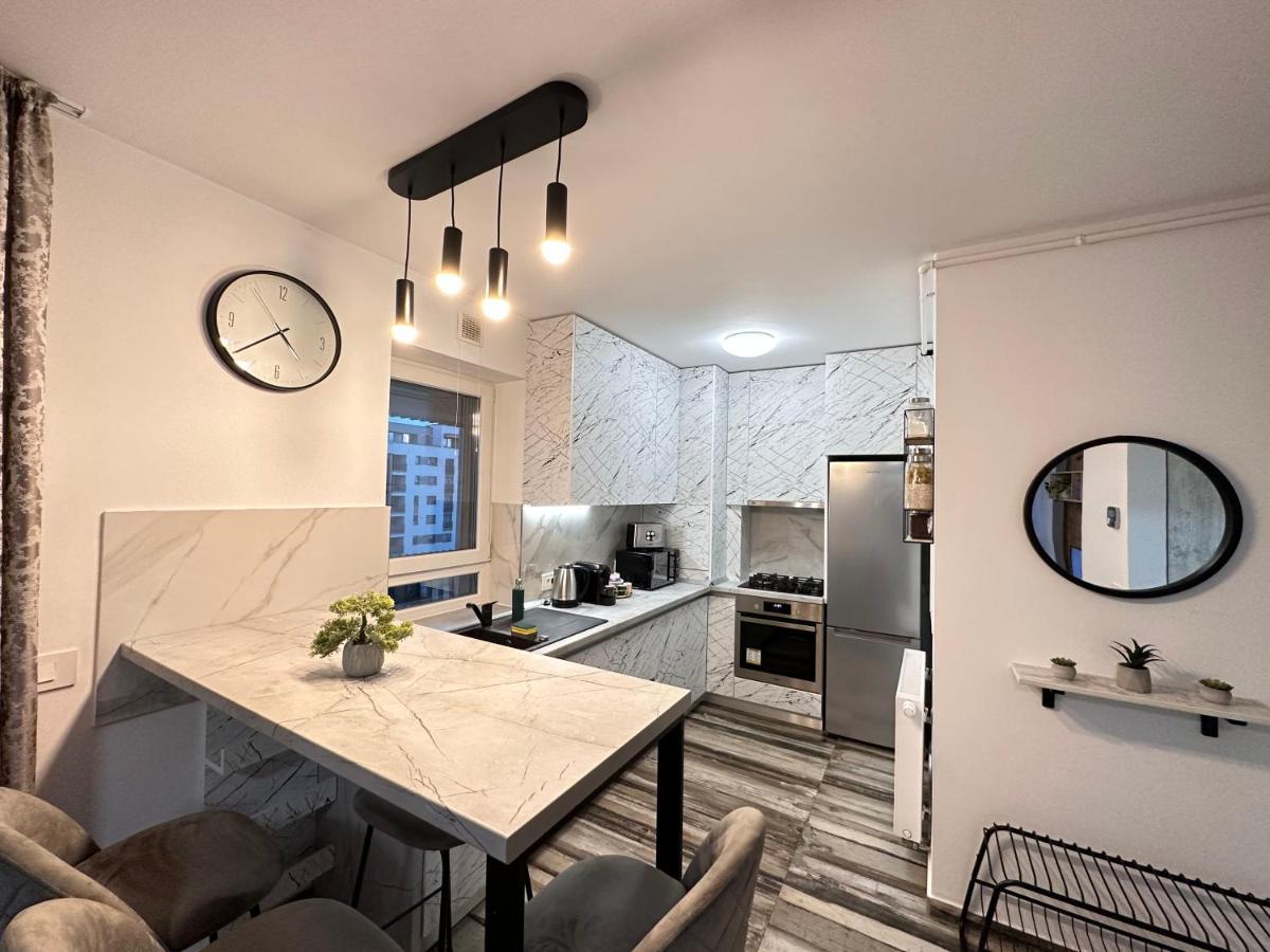 Deluxe Cozy Apartments - Coresi Mall #Brasov Luaran gambar