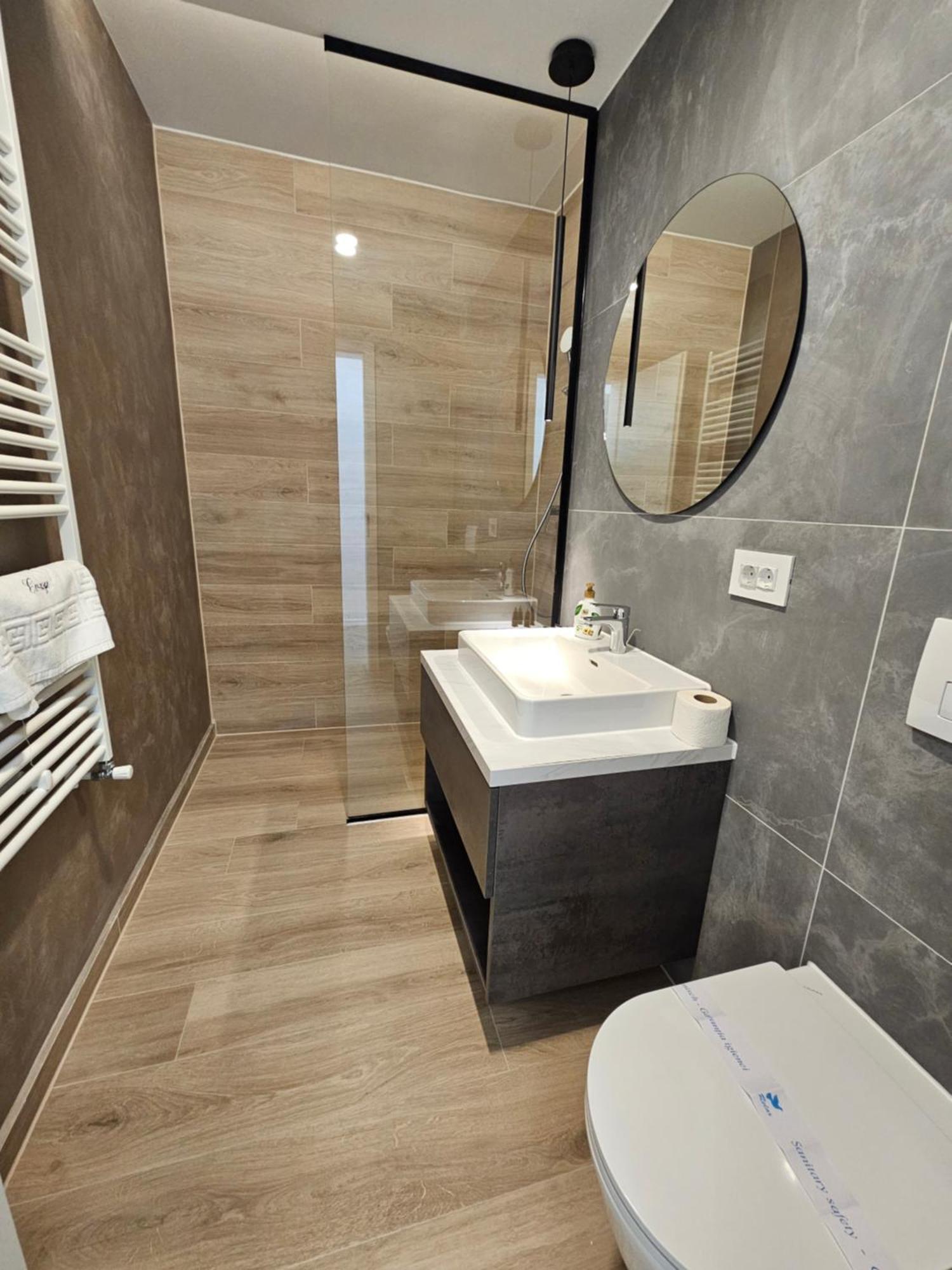 Deluxe Cozy Apartments - Coresi Mall #Brasov Luaran gambar
