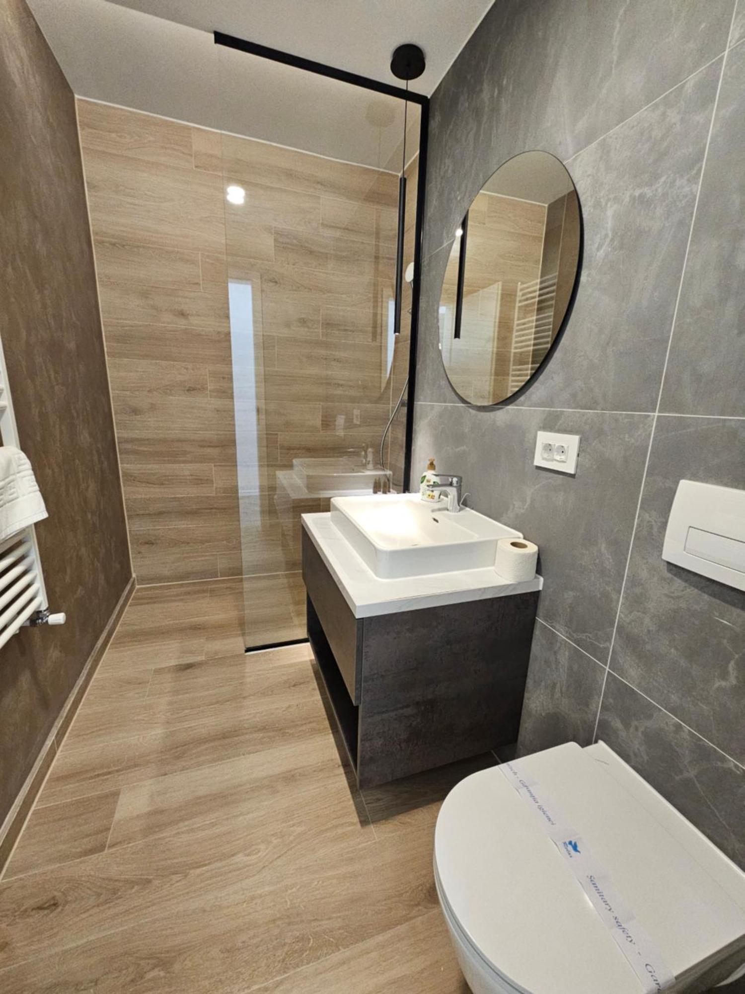 Deluxe Cozy Apartments - Coresi Mall #Brasov Luaran gambar