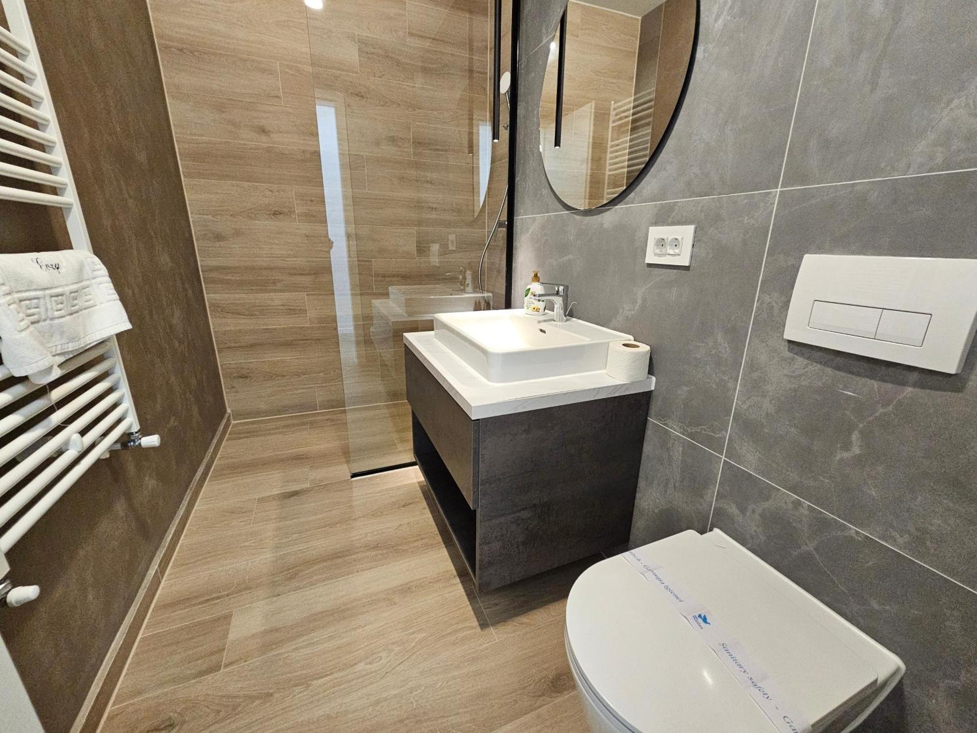 Deluxe Cozy Apartments - Coresi Mall #Brasov Luaran gambar