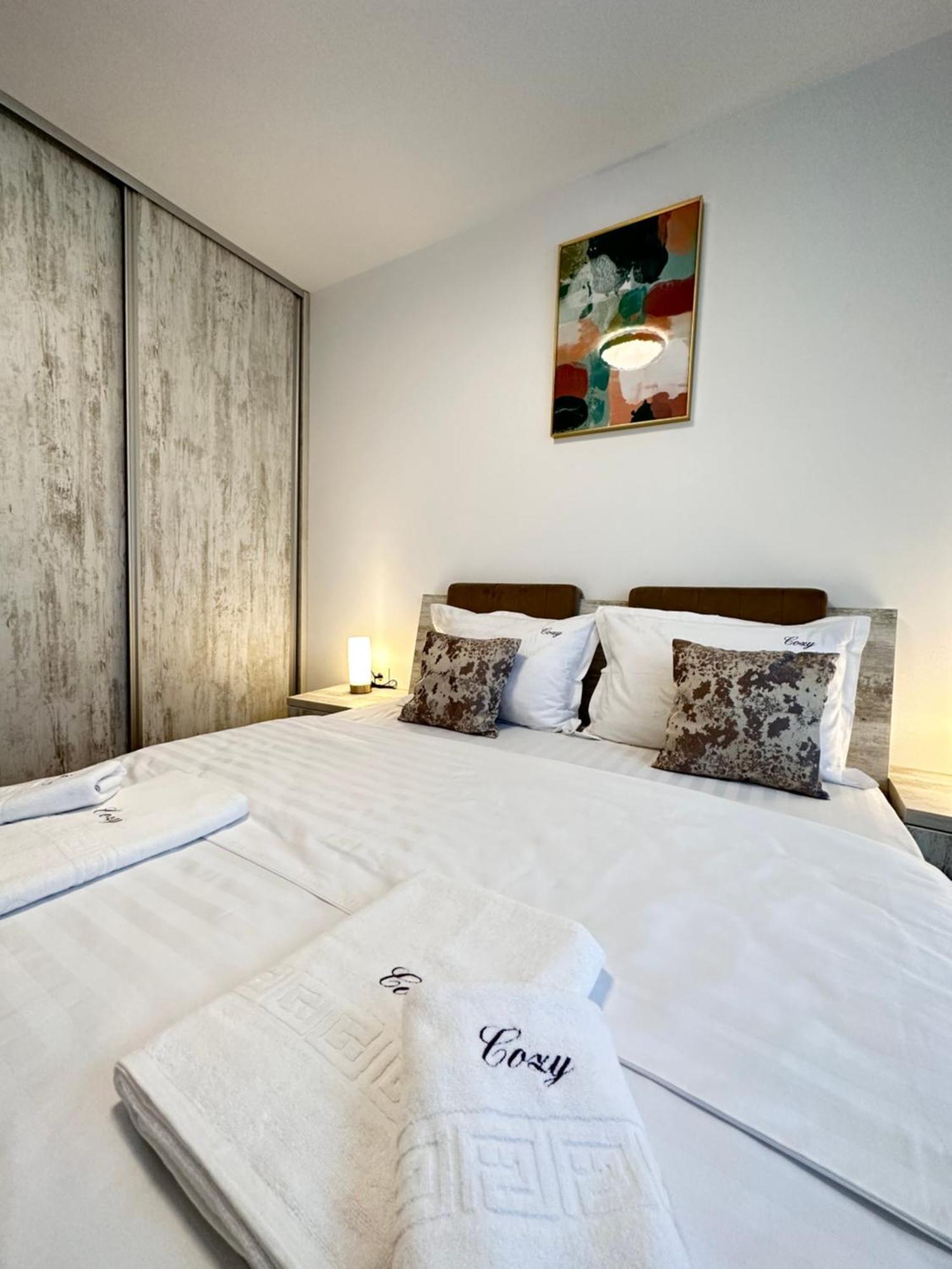 Deluxe Cozy Apartments - Coresi Mall #Brasov Luaran gambar