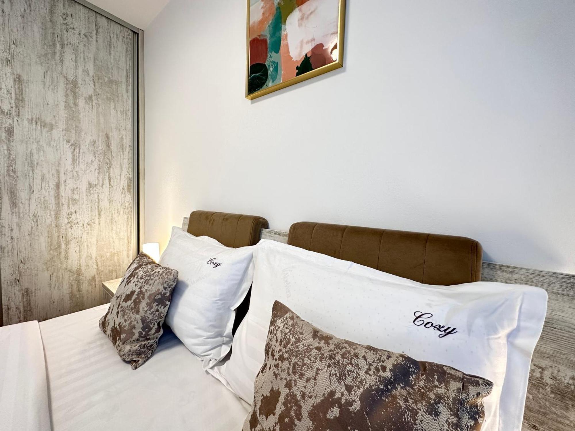 Deluxe Cozy Apartments - Coresi Mall #Brasov Luaran gambar